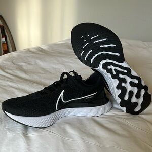 Nike Men’s React Infinity Flyknit 3 Size 12 NWOT